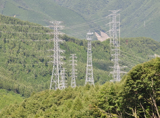 Steel transmission tower